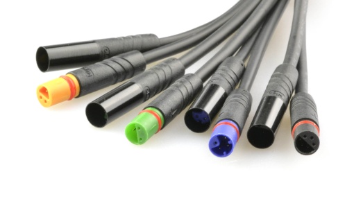 Higo extends successful 6mm design with a 3- and 5-pole smiley connector