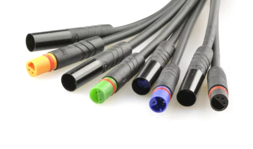 Higo amplía el exitoso diseño de 6 mm con un conector smiley de 3 y 5 polos