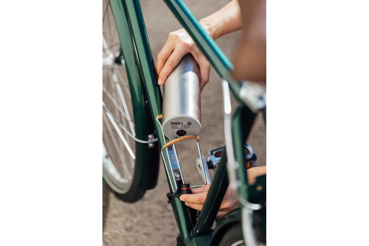 Conector compacto de batería transforma una bicicleta clásica en una e-bike