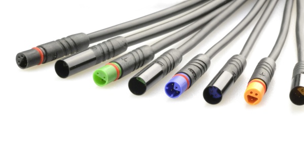 Higo étend son connecteur à succès de 6 mm avec un version à 3 et 5 pôles