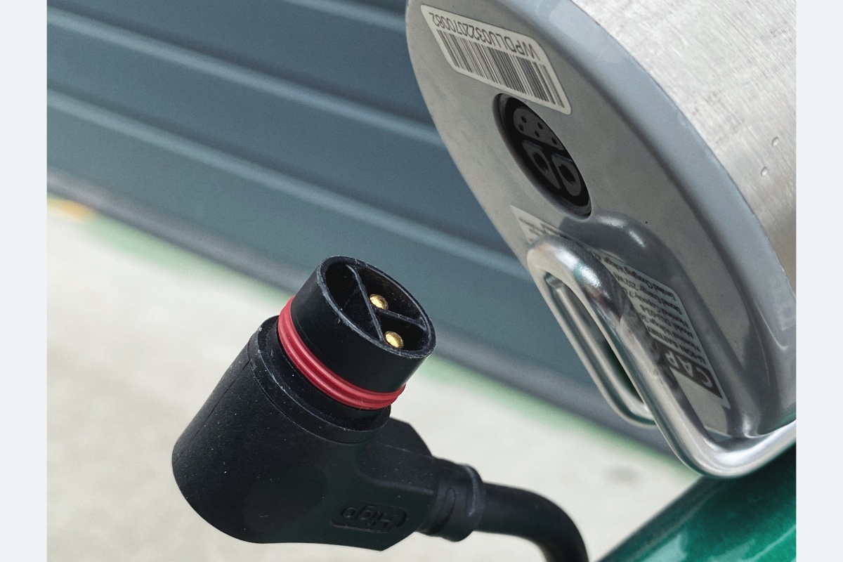 Le connecteur de batterie compact transforme un vélo classique en vélo électrique